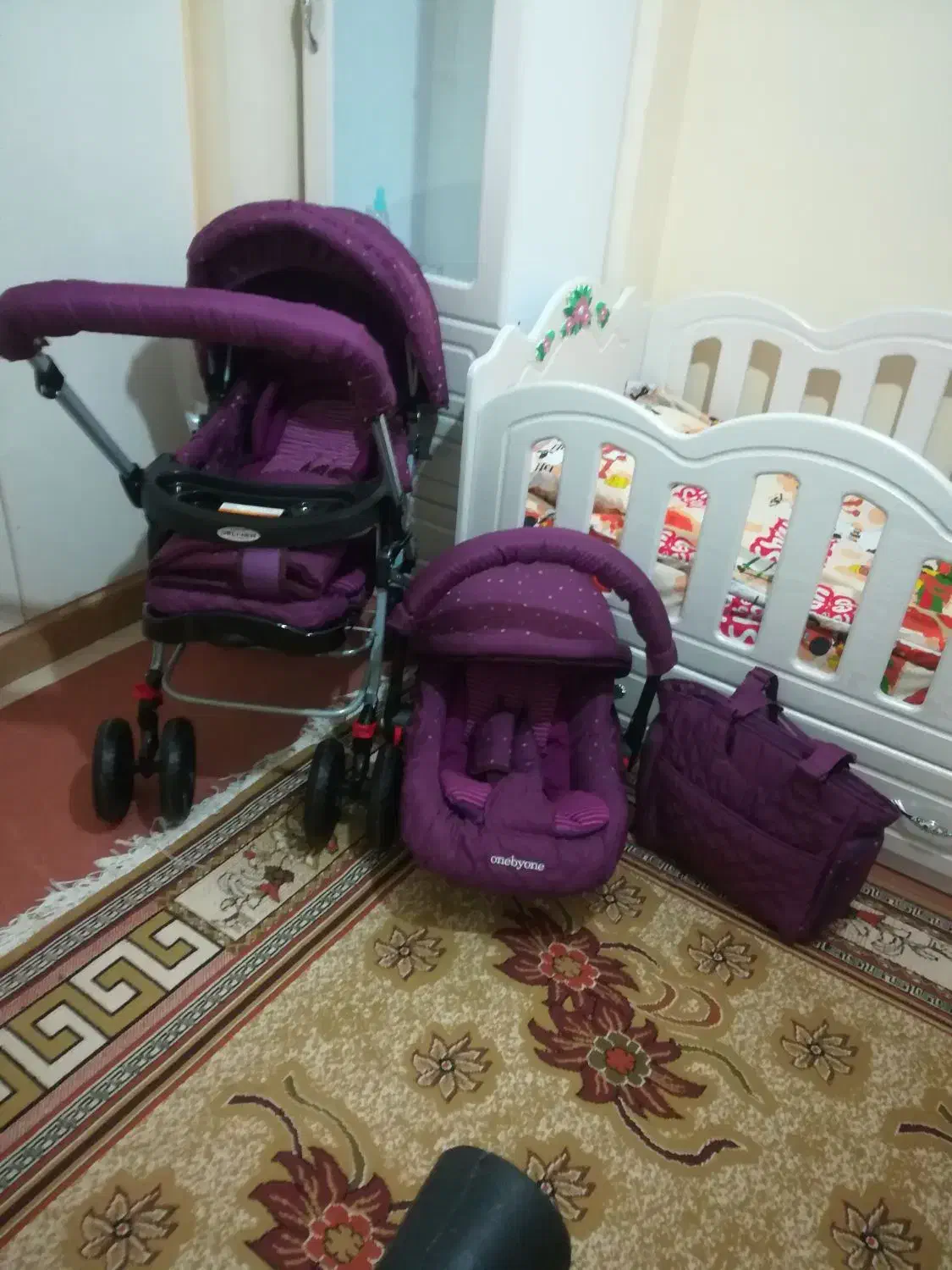 تخت وکالسکه کودک|اسباب و اثاث بچه|هشتگرد, فاز ۲ مهستان|دیوار