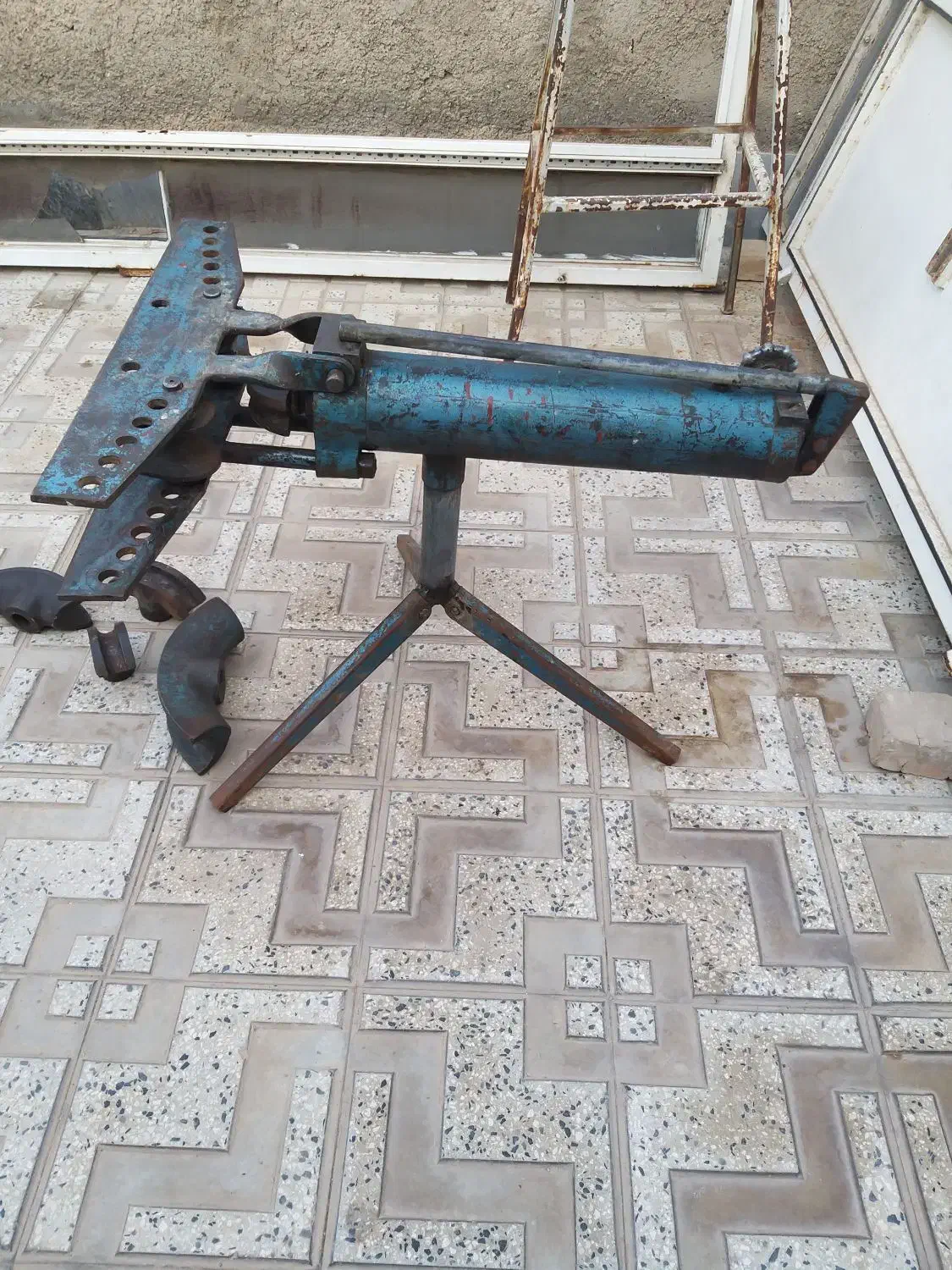 دوعدد دستگاه خم کن و حدیده برقی|ابزارآلات|نهاوند, |دیوار