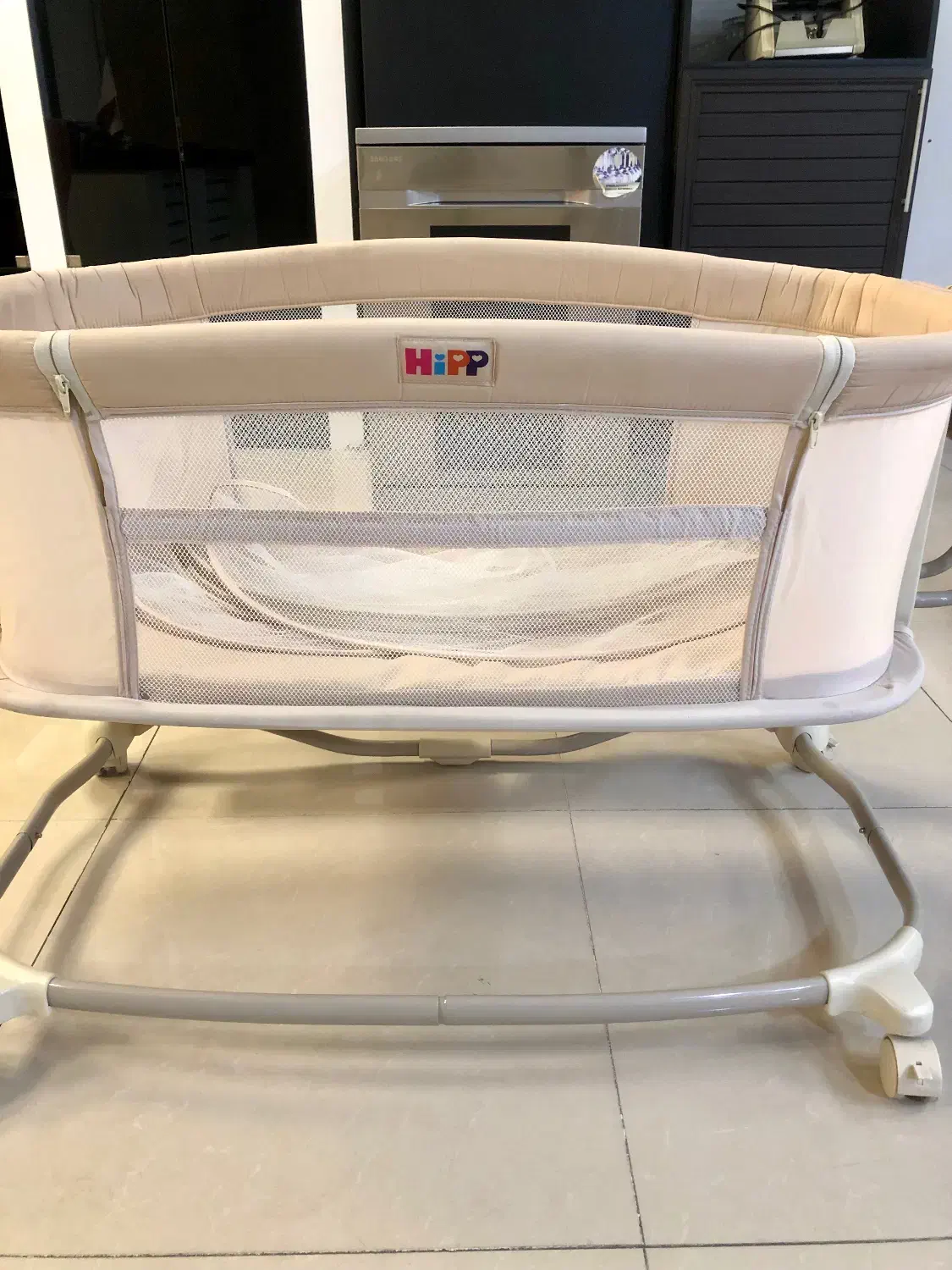 تخت کنار مادر برقی|تخت و صندلی بچه|کرج, باغ سیب|دیوار