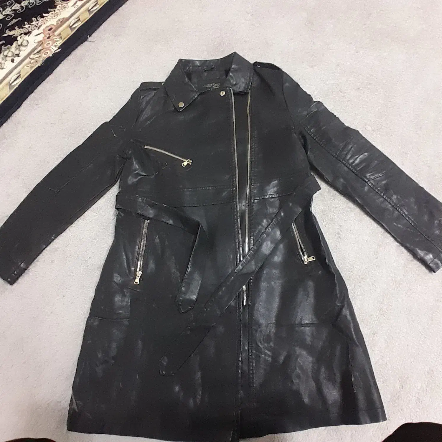 کاپشن چرم زنانه|لباس|قم, مسجد امام حسن|دیوار