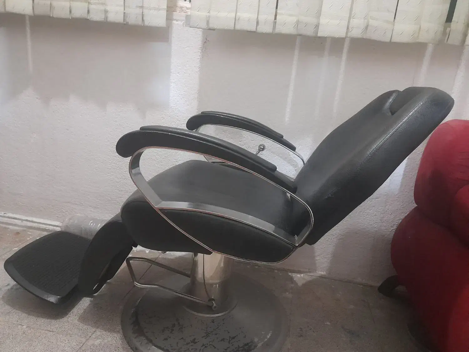 صندلی اریشگری در حد نو|آرایشگاه و سالنهای زیبایی|فولادشهر, A3|دیوار