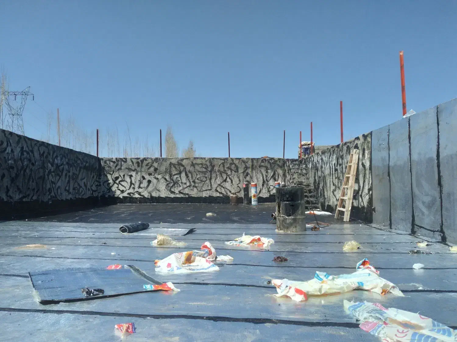 نصب ایزوگام وقیرگونی اجرتی وبامصالح|خدمات پیشه و مهارت|خوی, |دیوار