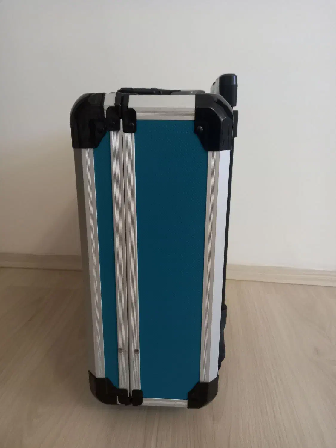 یک جعبه ابزار کامل مخصوص کامیونداران و صنعتگران|ابزارآلات|خوی, |دیوار