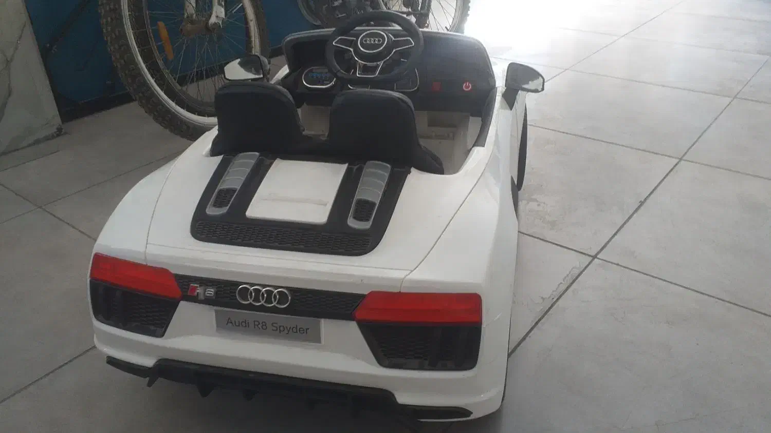 ماشین برقی|اسباب‌‌بازی|سراب, |دیوار