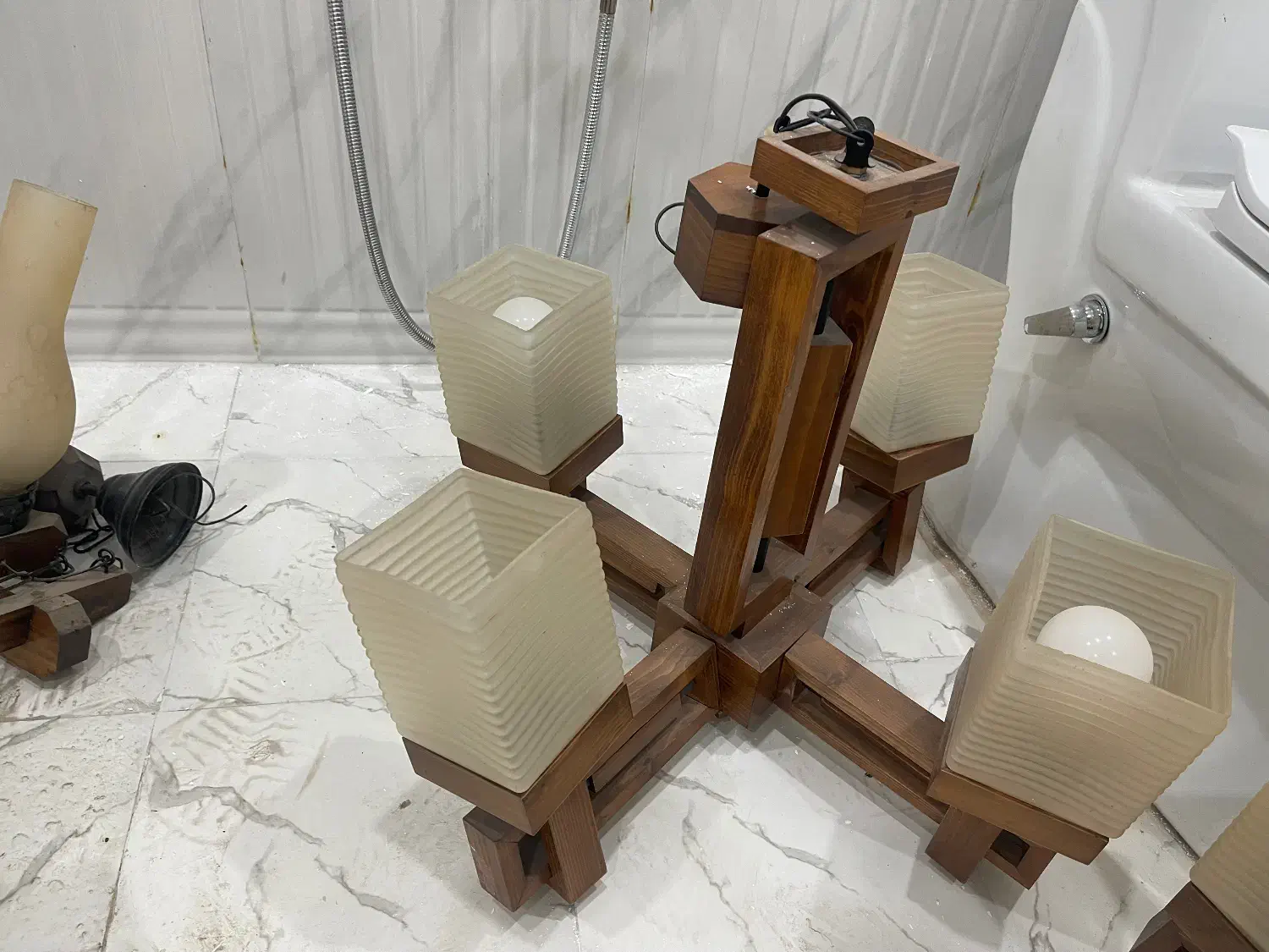 لوستر چوبی آویز|لوستر و چراغ آویز|اندیشه, اندیشه فاز ۳|دیوار