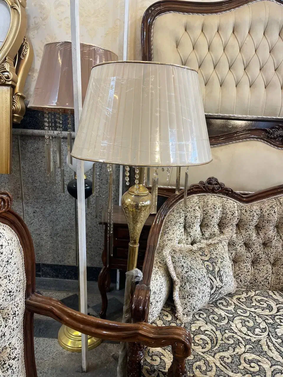 آباژور ایستاده با آویز|چراغ خواب و آباژور|تبریز, |دیوار