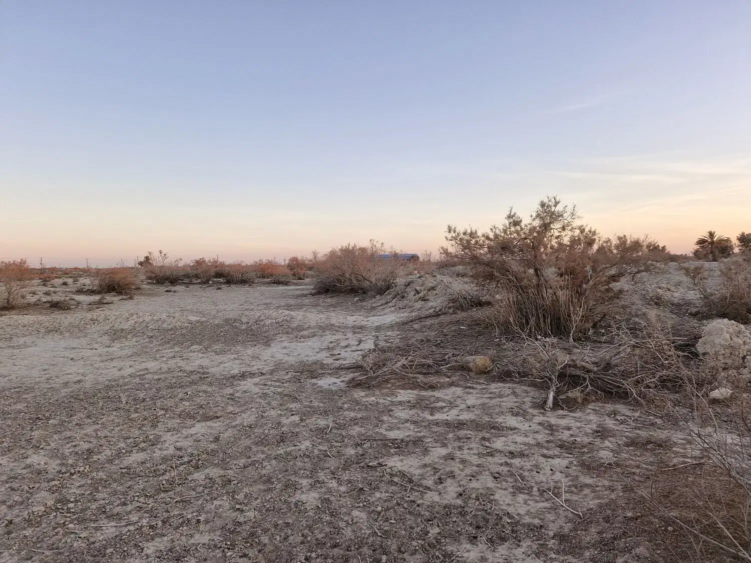 زمین لب جاده زابل به زهک|فروش زمین و ملک کلنگی|زابل, |دیوار