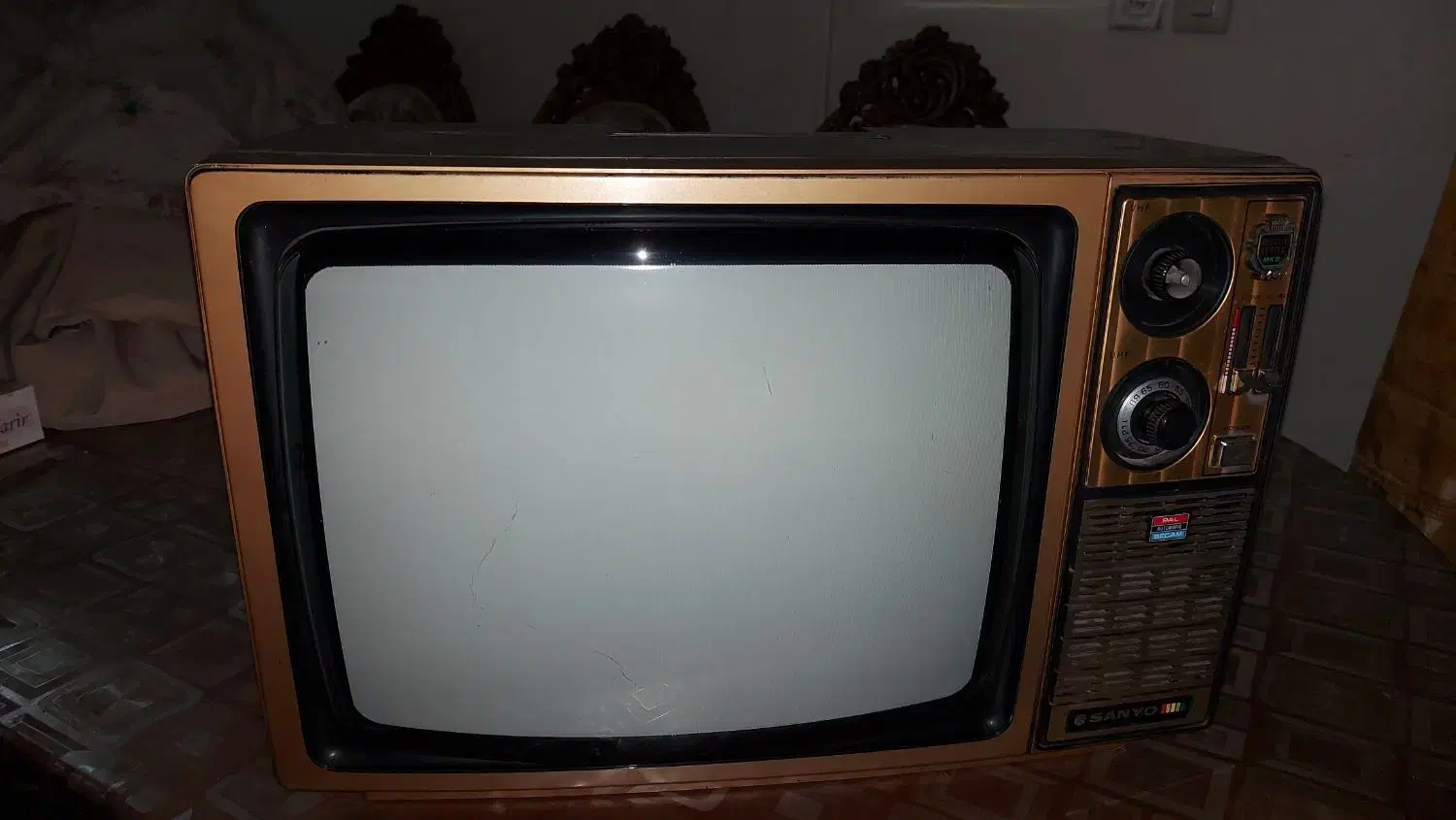 تلویزیون رنگی قدیمی چوبی ۱۶ اینچ ژاپن|تلویزیون و پروژکتور|تهران, جی|دیوار