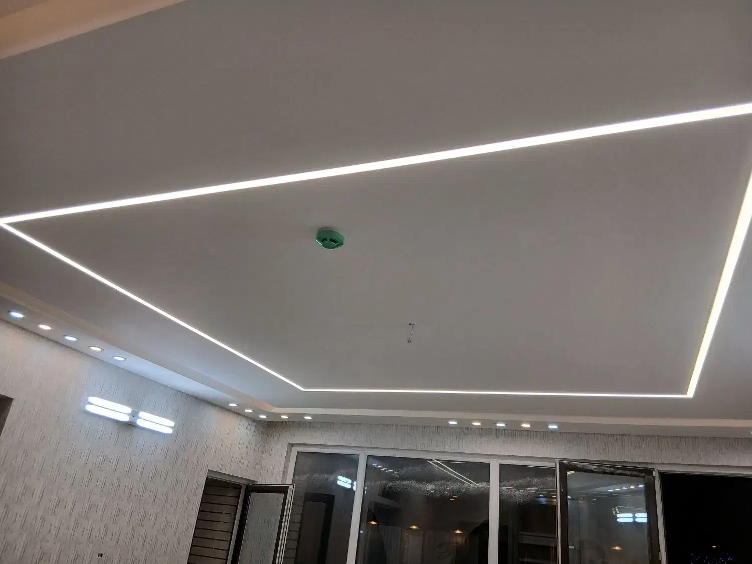 لاین نوری|لامپ و چراغ|کاشان, درب زنجیر|دیوار