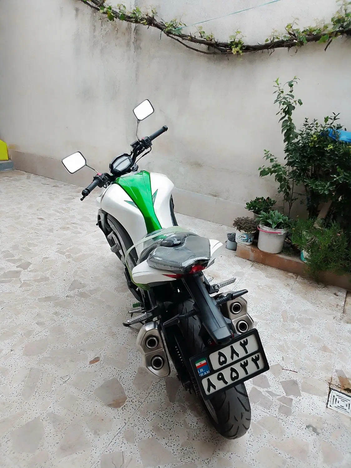 z1000|موتورسیکلت|رشت, دخانیات|دیوار
