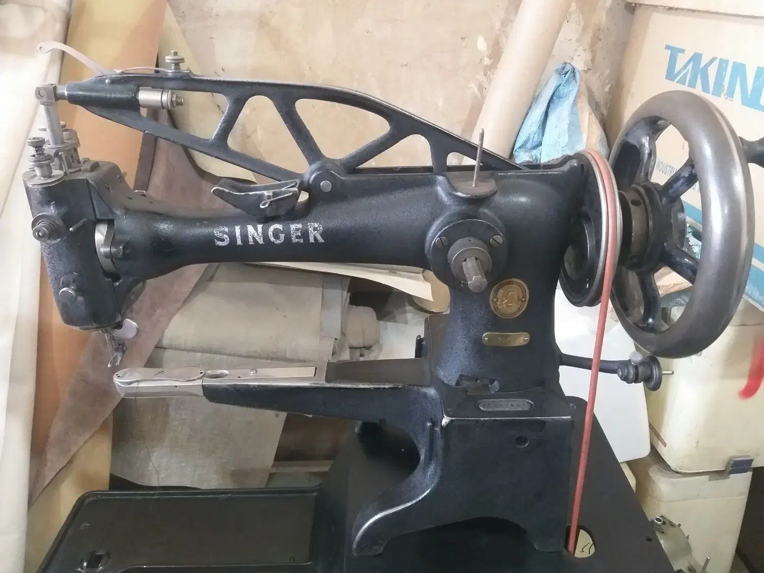 چرخ خیاطی قدیمی|چرخ خیاطی و ریسندگی|یزد, |دیوار