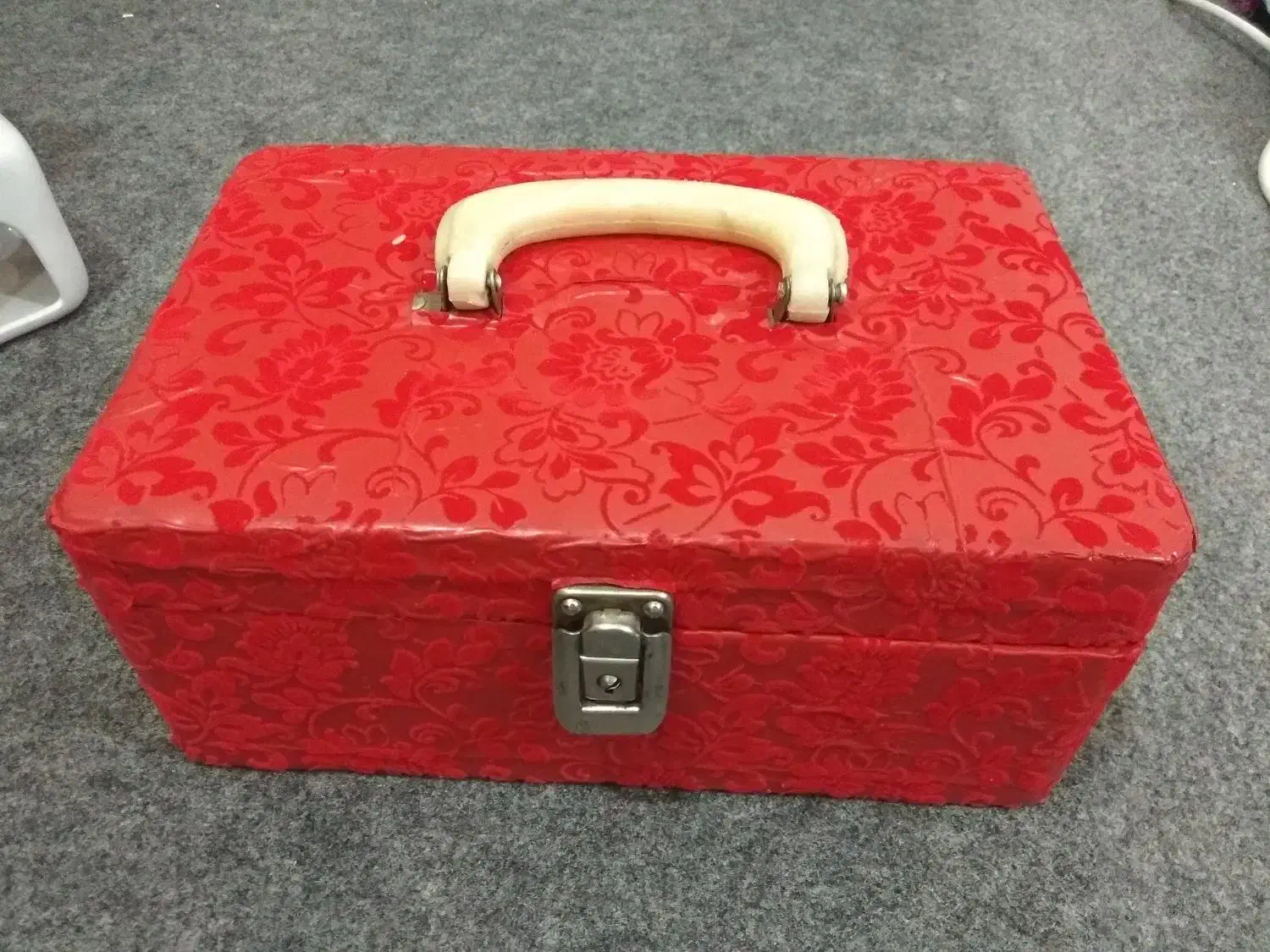 چمدان آرایشی کوچک|کیف، کفش، کمربند|شوشتر, |دیوار