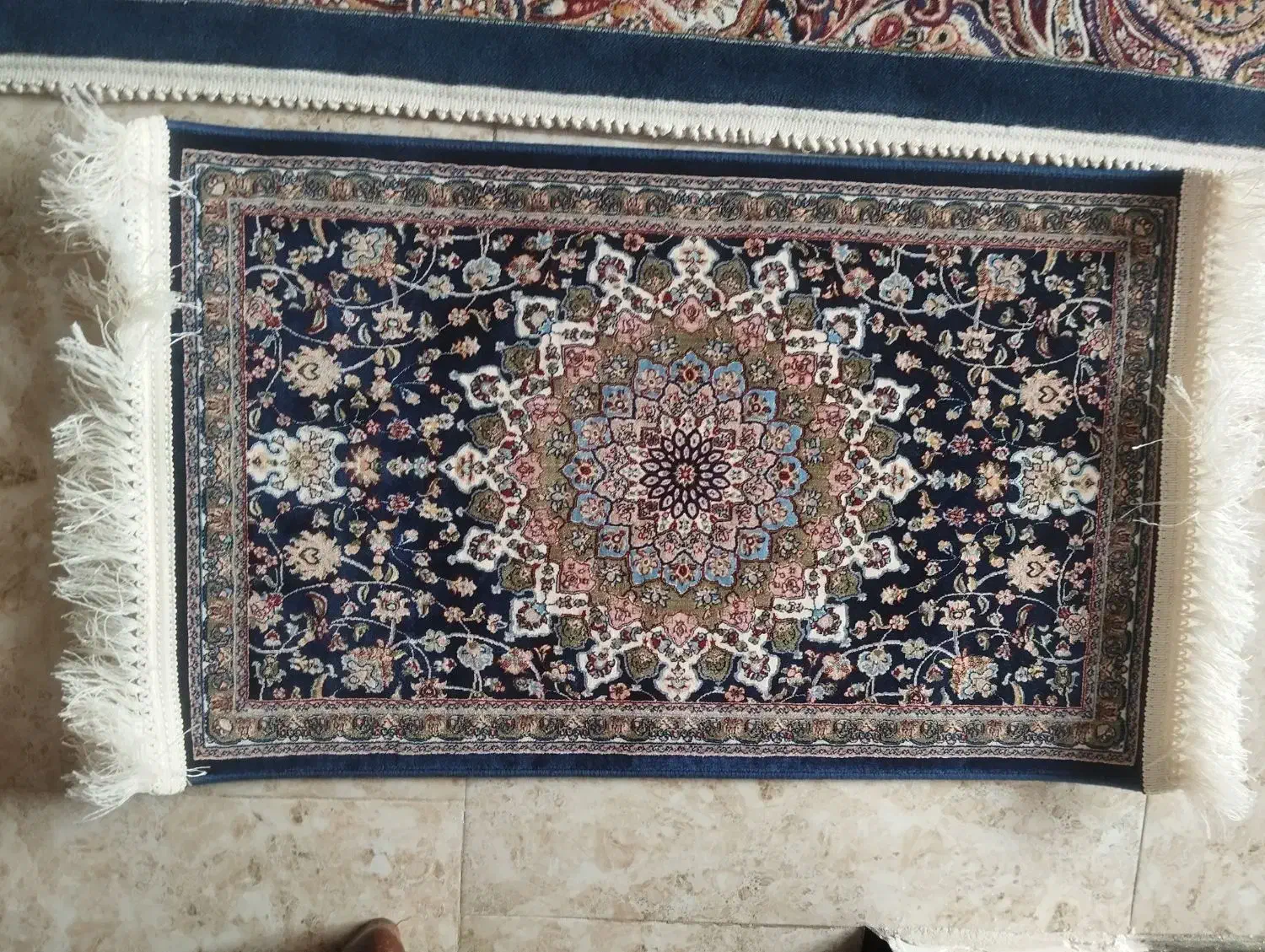 پادری|پادری|کرج, بنیاد|دیوار