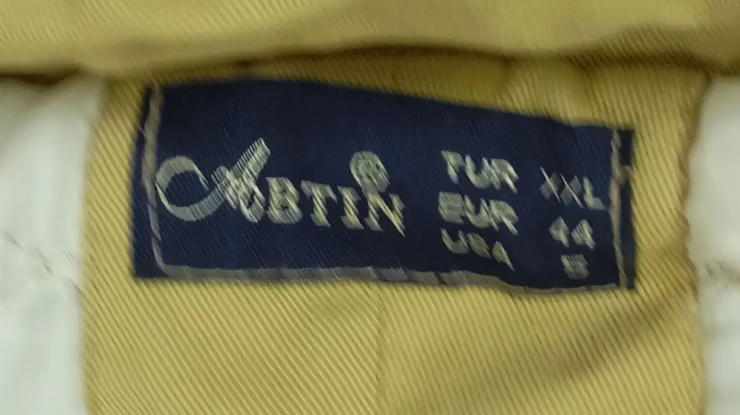 پالتو|لباس|کاشان, باغ ماجد|دیوار