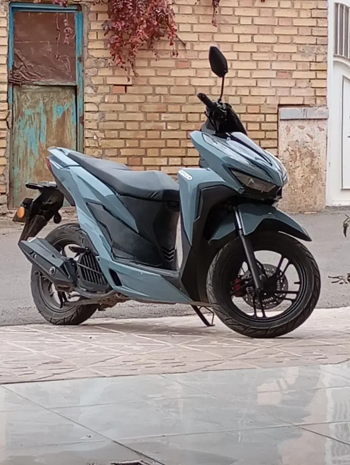 موتور کلیک مدل 1404 معاوضه با خودرو|موتورسیکلت|اهر, |دیوار