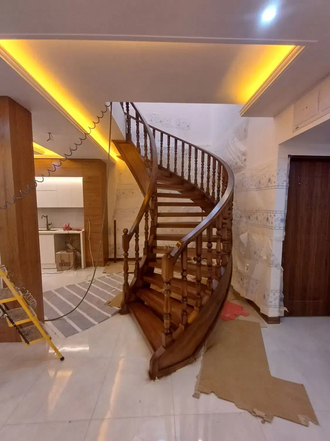 اجرای پله و نرده چوبی|خدمات پیشه و مهارت|خمین, |دیوار