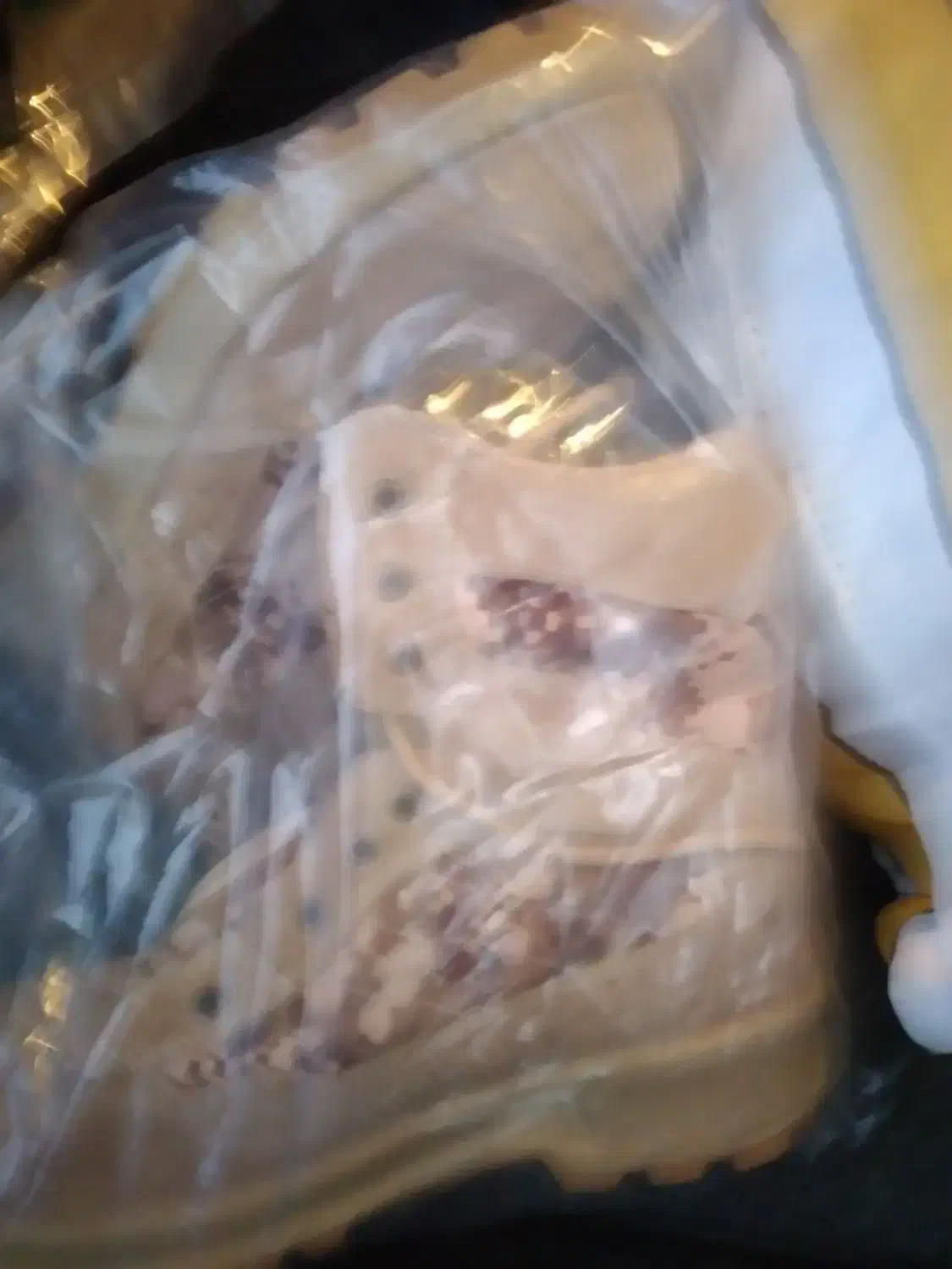 پوتین|کیف، کفش، کمربند|قروه, |دیوار