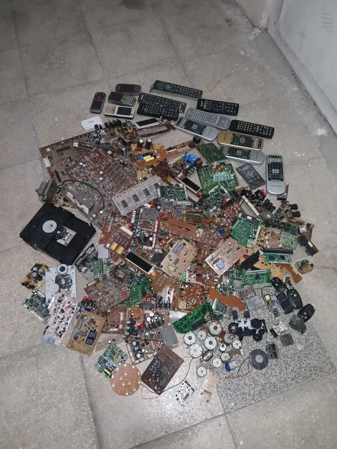 انواع مدارات الکترونیک مختلف درهم|قطعات و لوازم جانبی رایانه|قزوین, |دیوار