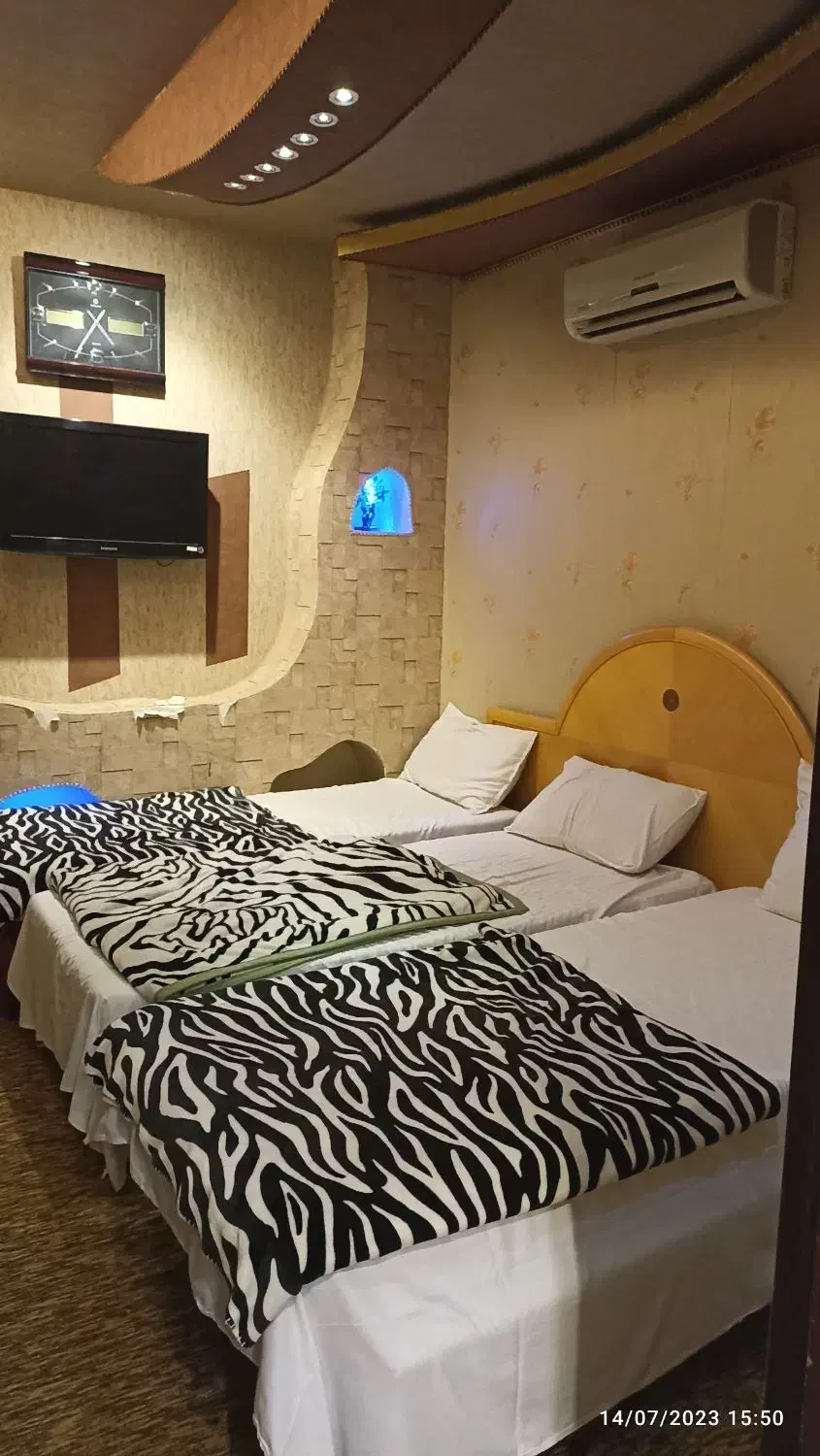 زیارت کربلا با خدمات خوب اقتصادی|تور و چارتر|مشهد, کوه سنگی|دیوار