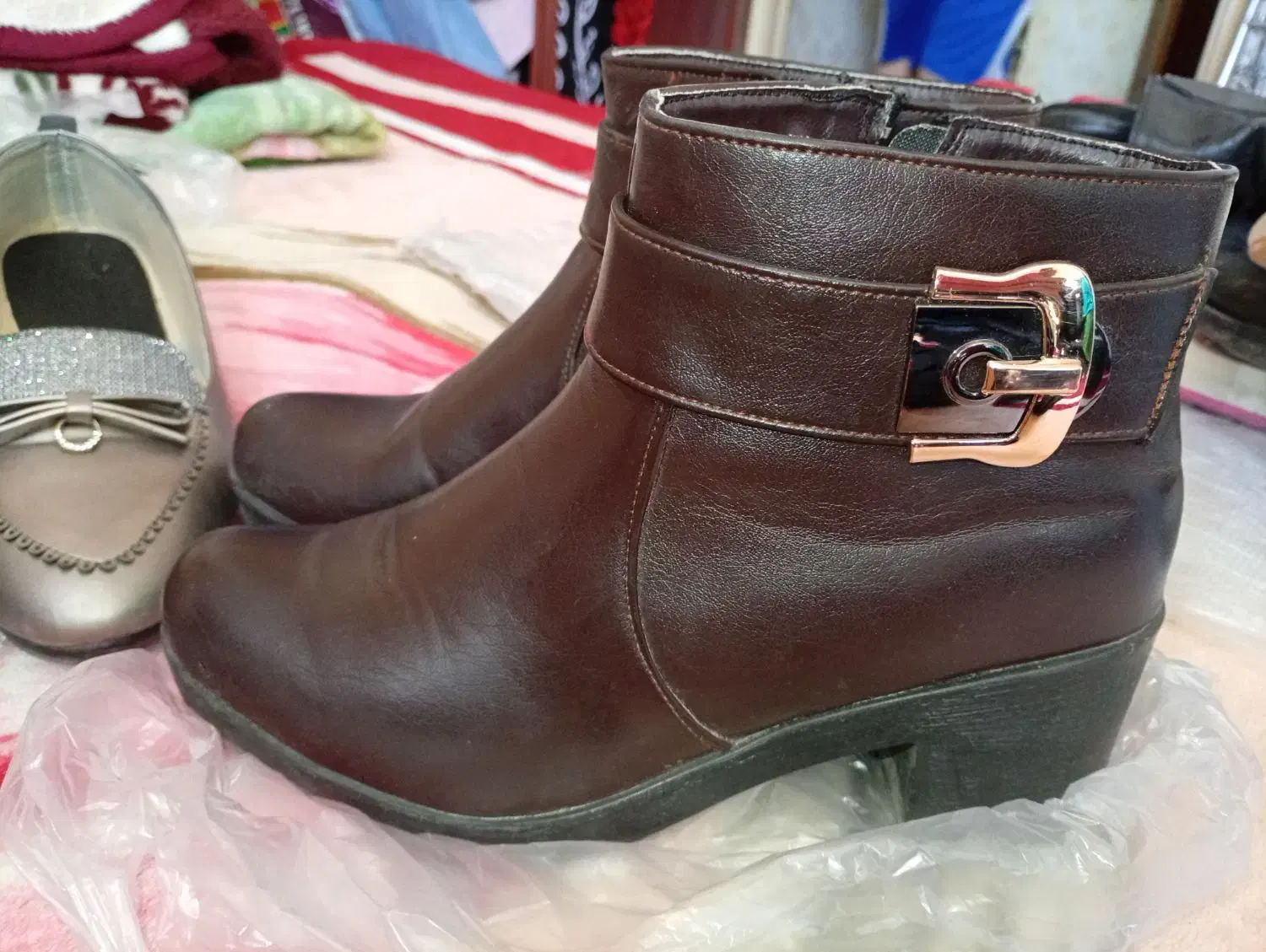 بوتین و کفش|کیف، کفش، کمربند|بروجرد, |دیوار