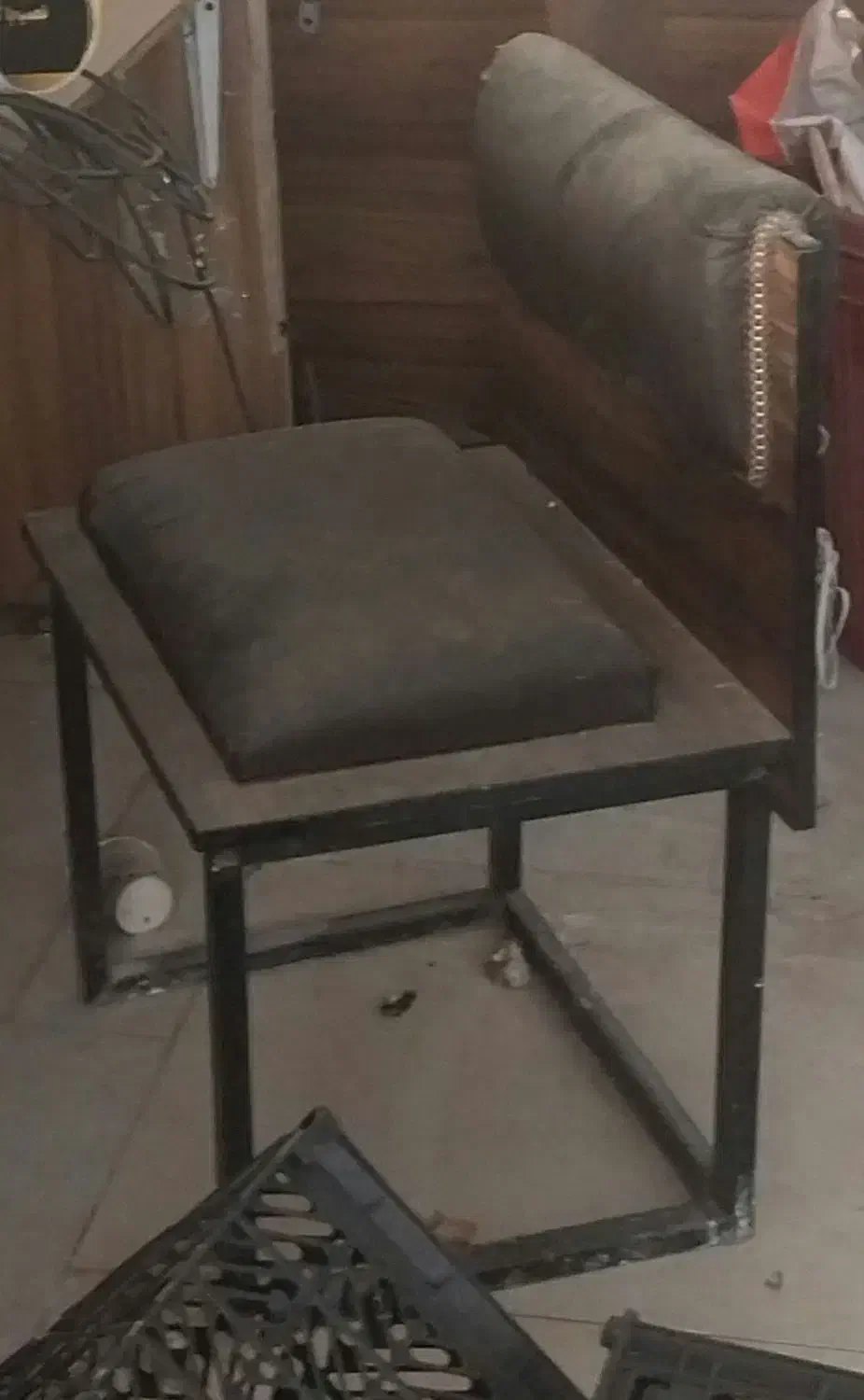 تعدادی میزوویترین|بوفه، ویترین، کنسول|صدرا-فارس, فاز ۱|دیوار