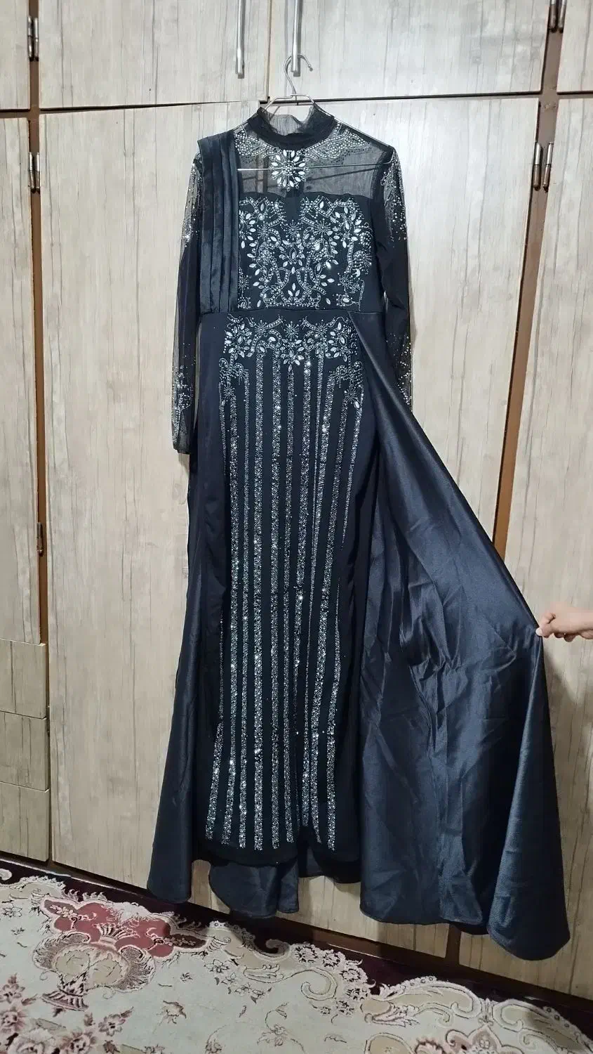 لباس مجلسی نو|لباس|صدرا-فارس, فاز ۱|دیوار