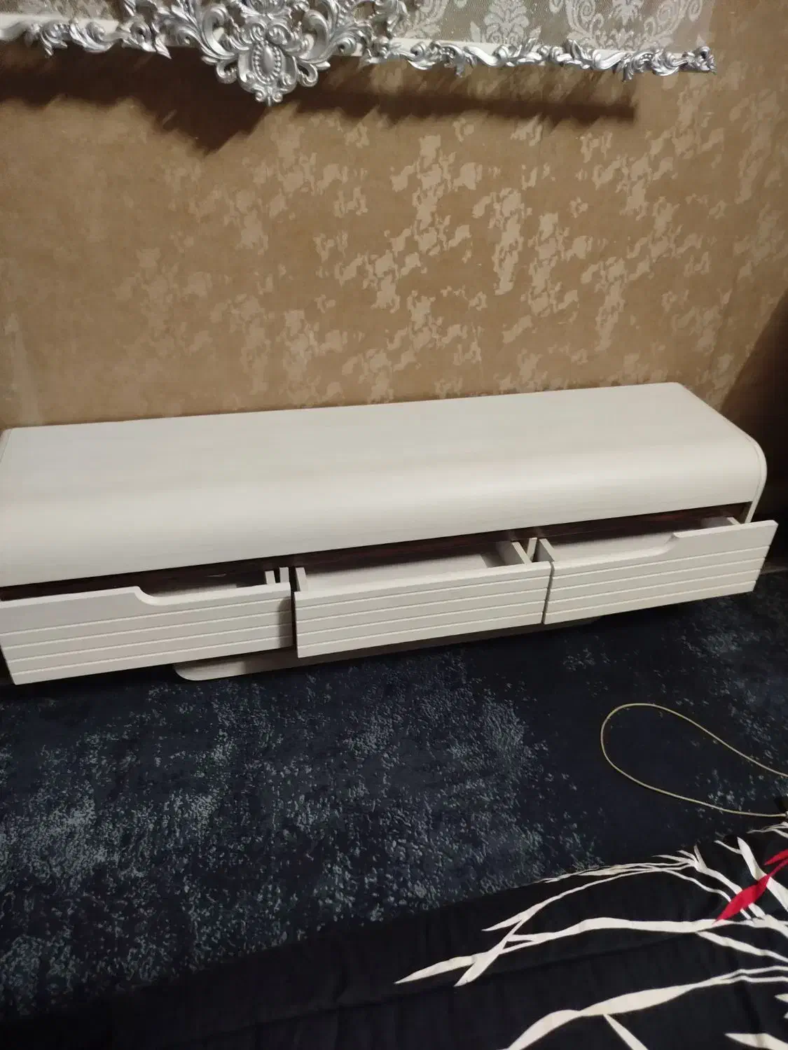 میز تلویزیون قهوه ساز|میز تلویزیون|تهران, آبشار تهران (دریاچه)|دیوار