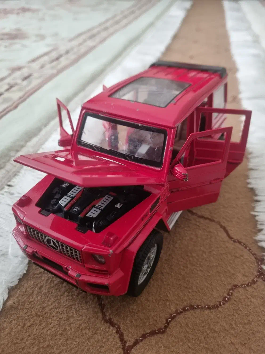 ماشین فلزی بنز|اسباب‌بازی بچه|بروجن, |دیوار