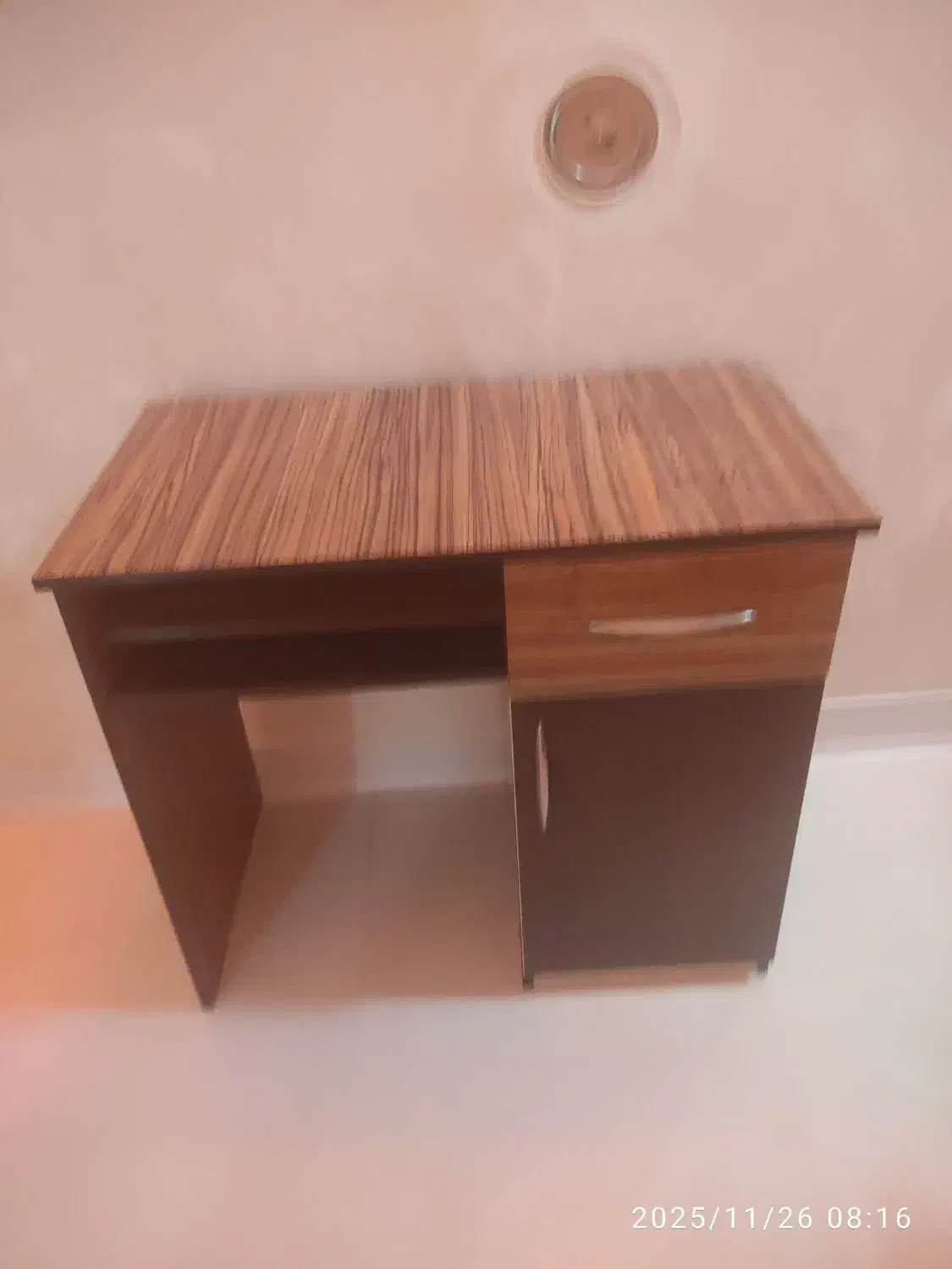 میز کامپیوتر و تخت خواب یکنفره|میز تحریر و کامپیوتر|شیراز, سجادیه|دیوار