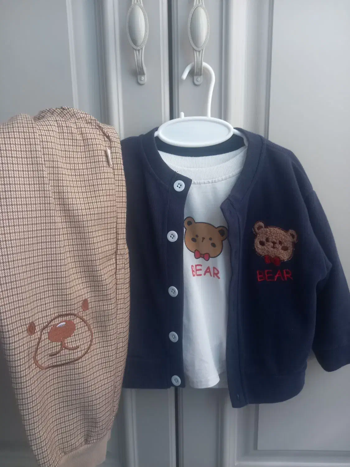 تعدادی لباس و کفش بچگانه|کفش و لباس بچه|هشتگرد, شهرک مهستان ۱|دیوار