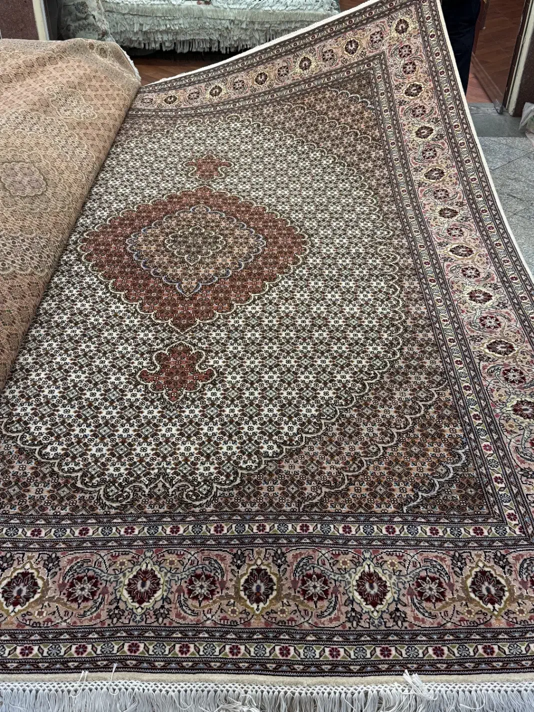 اساتیدفرش-۹متری ماهی مرینوس۴۰رج(اقساطبدون بهره)|فرش|تبریز, |دیوار