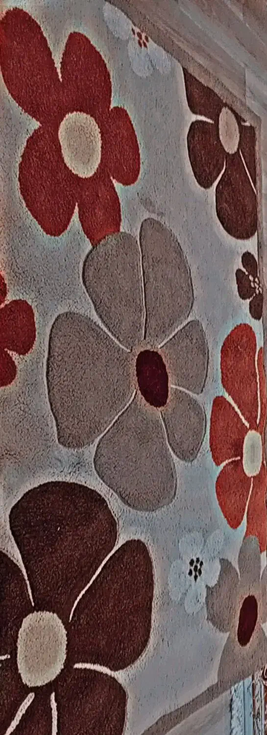 قالیچه  به ابعاد  دو متر و بیست در یک ونیم متر|فرش|گلبهار, شهر جدید گلبهار|دیوار