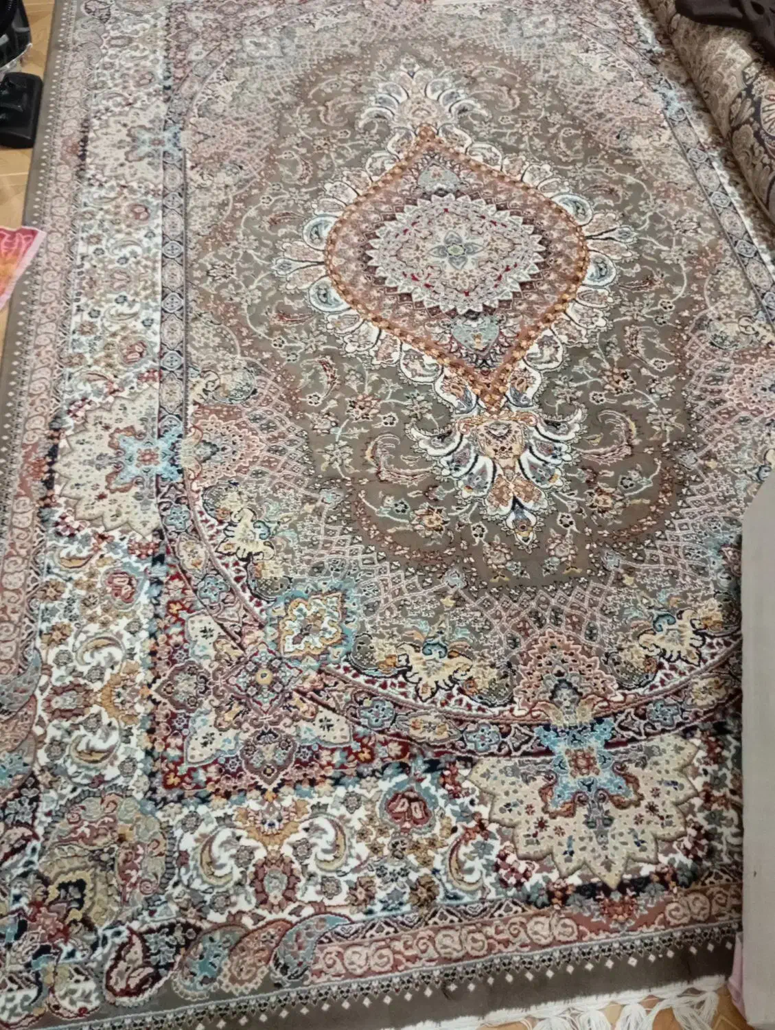 فرش ۶ متری یکم پارگی دارع|فرش|اقبالیه, |دیوار