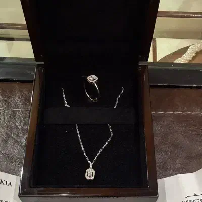 نیم ست الماس|جواهرات|شیراز, فرهنگ شهر|دیوار