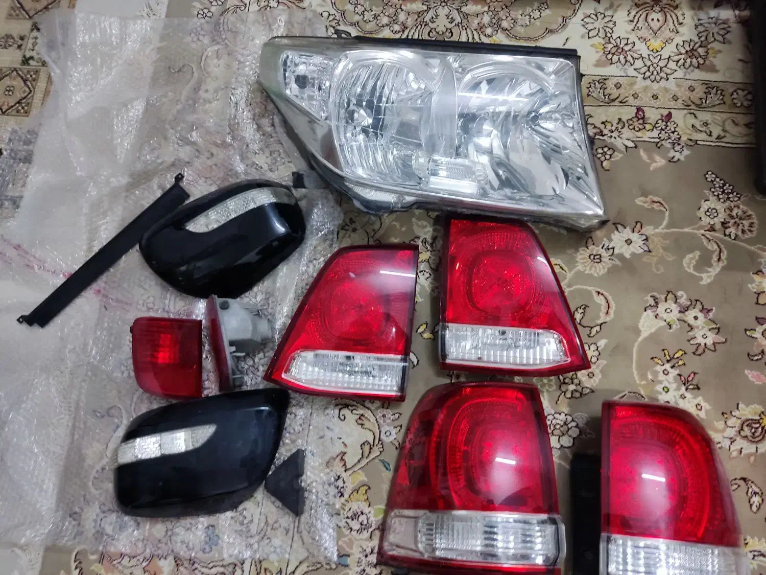 چراغ عقب وجلولندکروز2010|قطعات یدکی و لوازم جانبی|تهران, شهرک فرهنگیان|دیوار