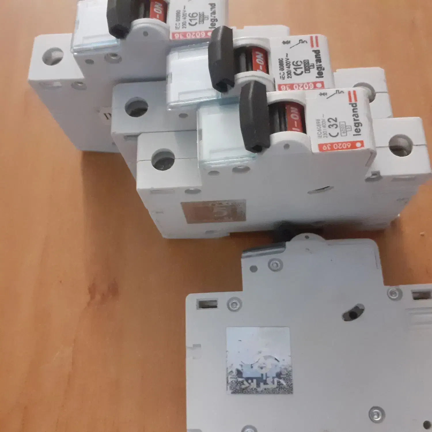 فیوز لگراند و eti|سایر لوازم برقی|کرج, حصارک بالا|دیوار