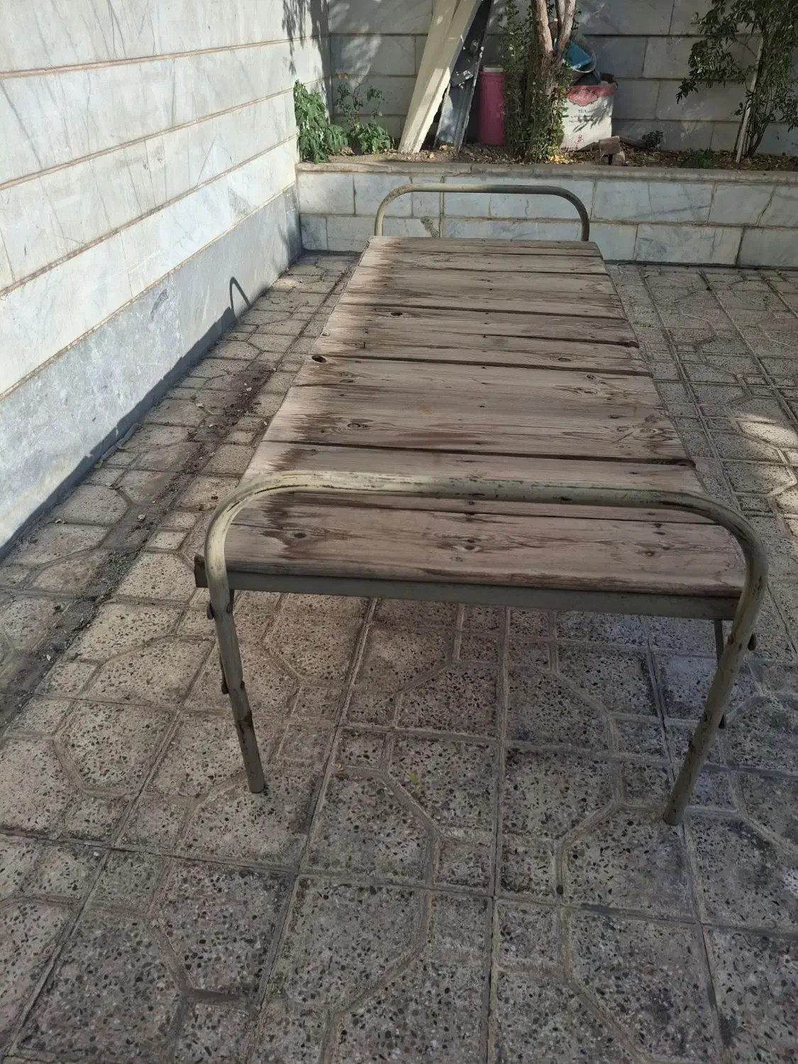 تخت|صندلی و نیمکت|فردیس, سرحدی|دیوار