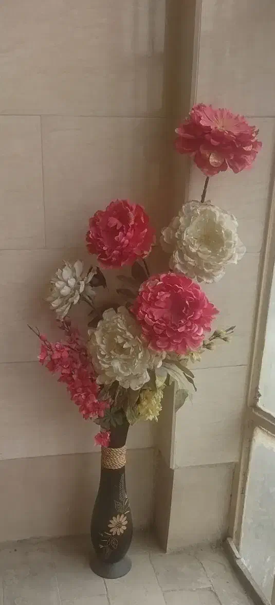 حراج گل و گلدان چوبی با هم ۲۰۰ تومن|گل مصنوعی|اراک, |دیوار