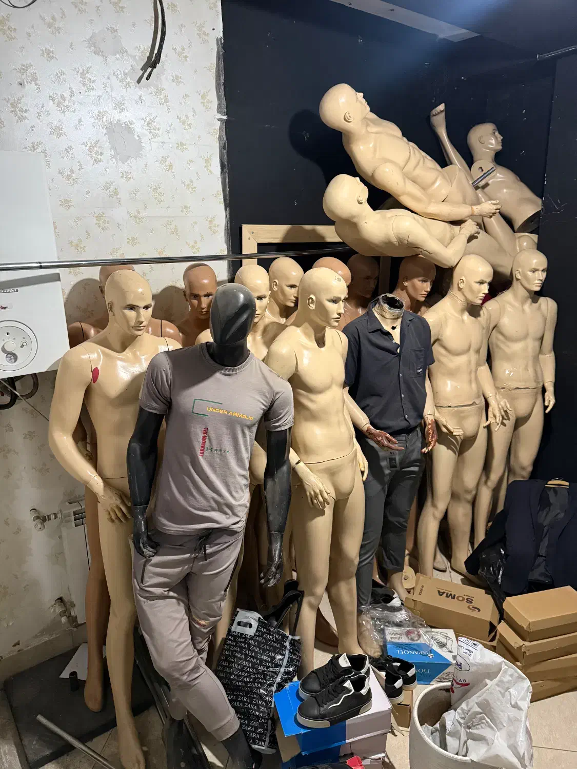 مانکن|فروشگاه و مغازه|هشتگرد, هشتگرد قدیم|دیوار