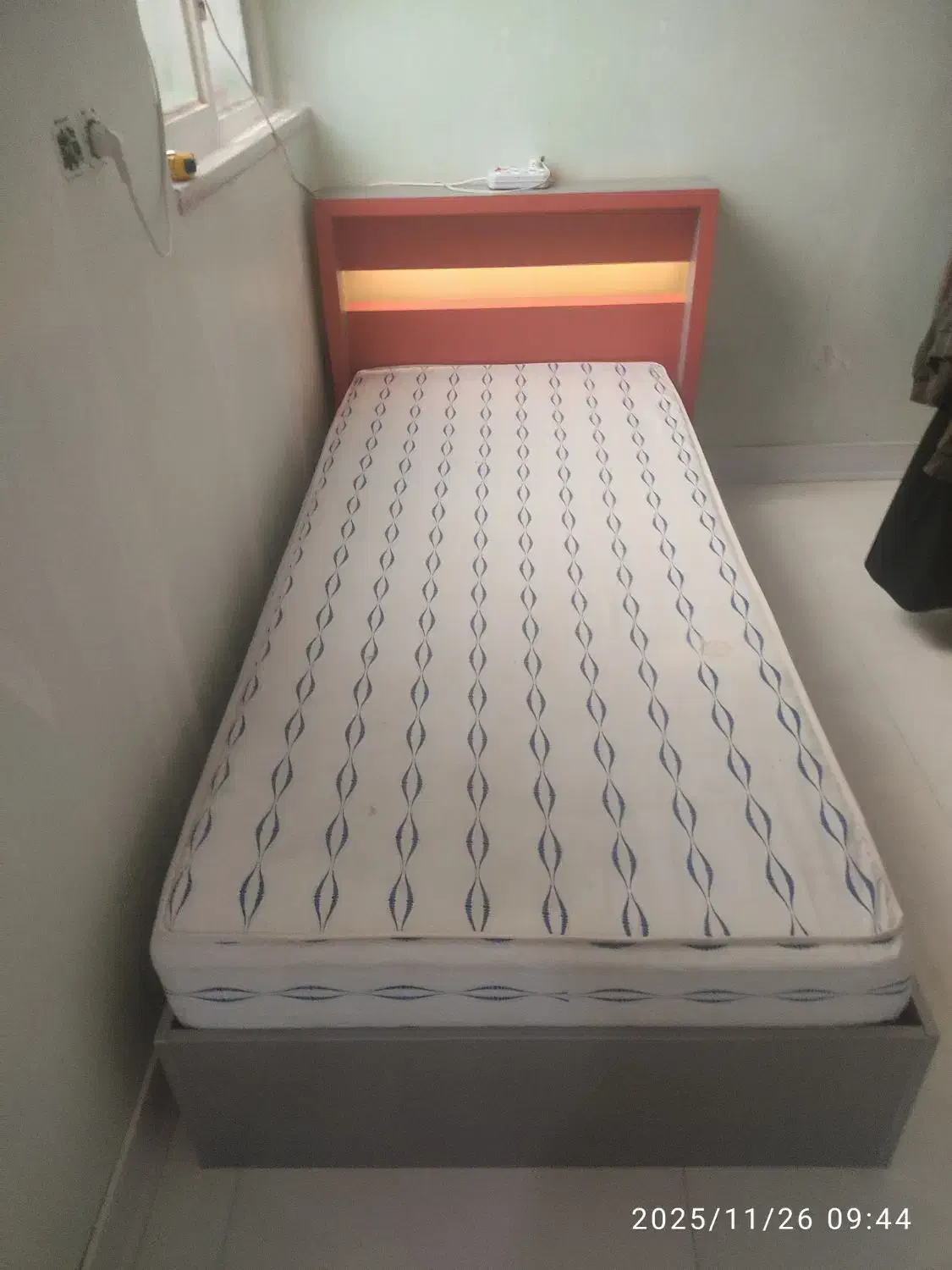 میز کامپیوتر و تخت خواب یکنفره|میز تحریر و کامپیوتر|شیراز, سجادیه|دیوار