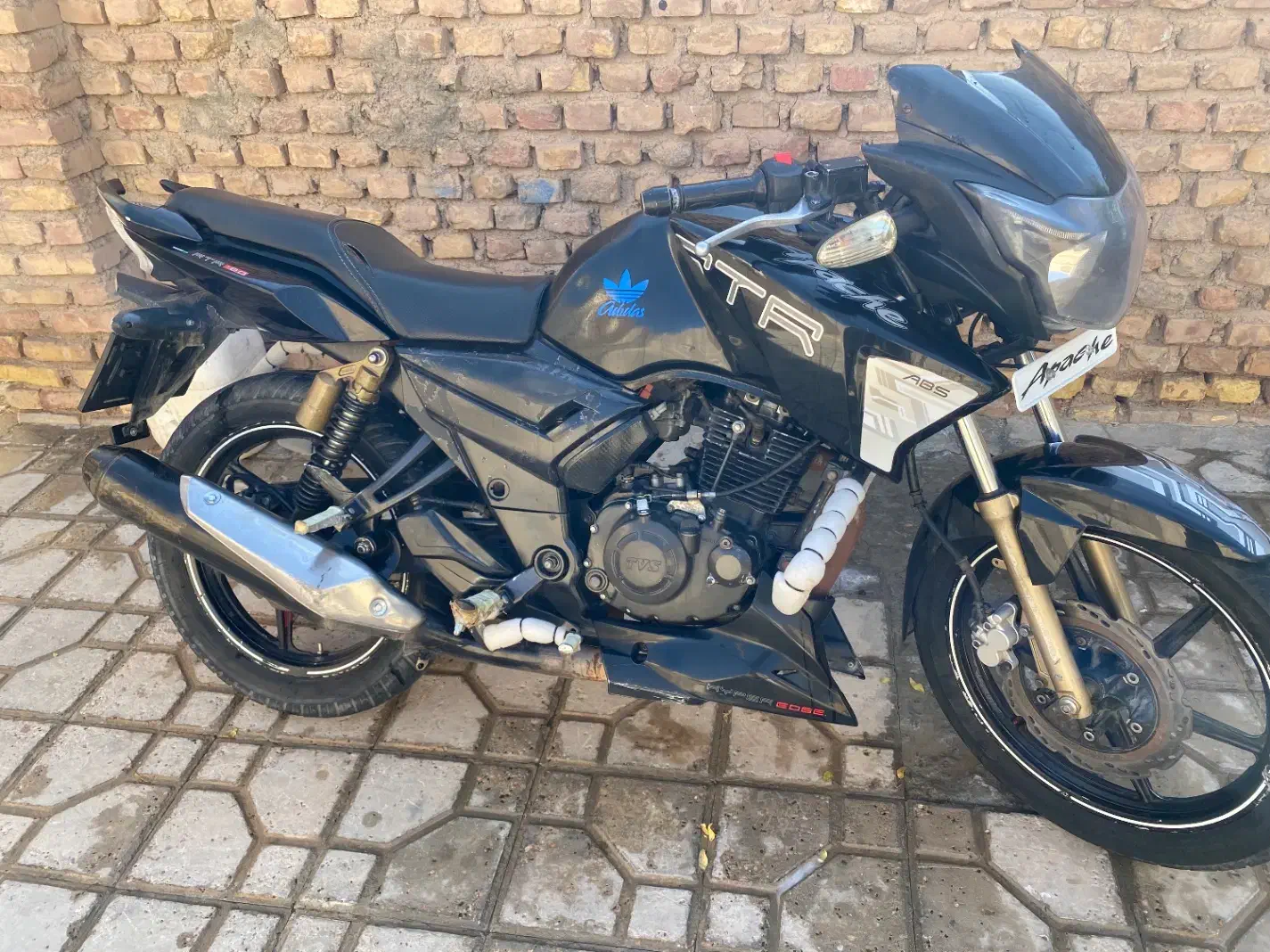 موتور آپاچی مزایدع|موتورسیکلت|سده (خراسان جنوبی), |دیوار