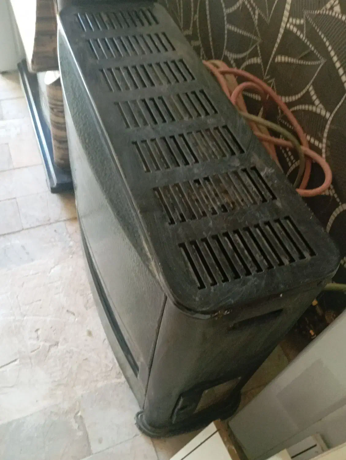 یک بخاری سبز رنگ تمیز|بخاری، هیتر، شومینه|رباطکریم, شترخوار|دیوار