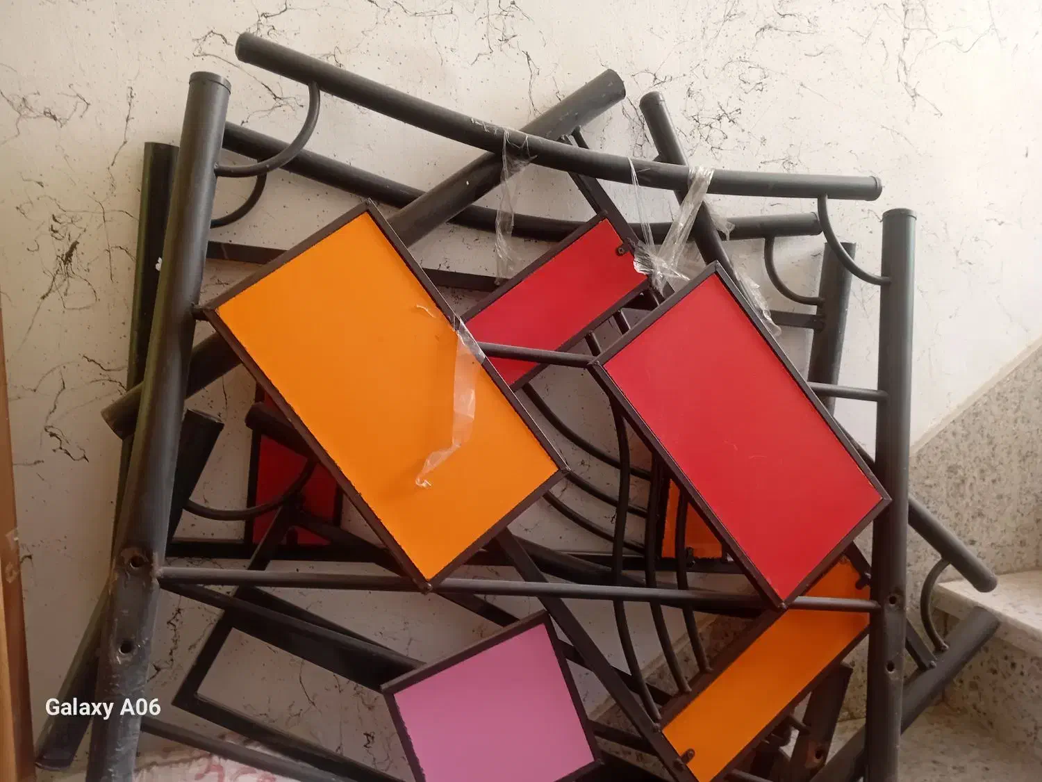 تخت یک نفره در حد نو فرفوژه با کفی چوبی|تخت و سرویس خواب|اصفهان, جلالیه|دیوار