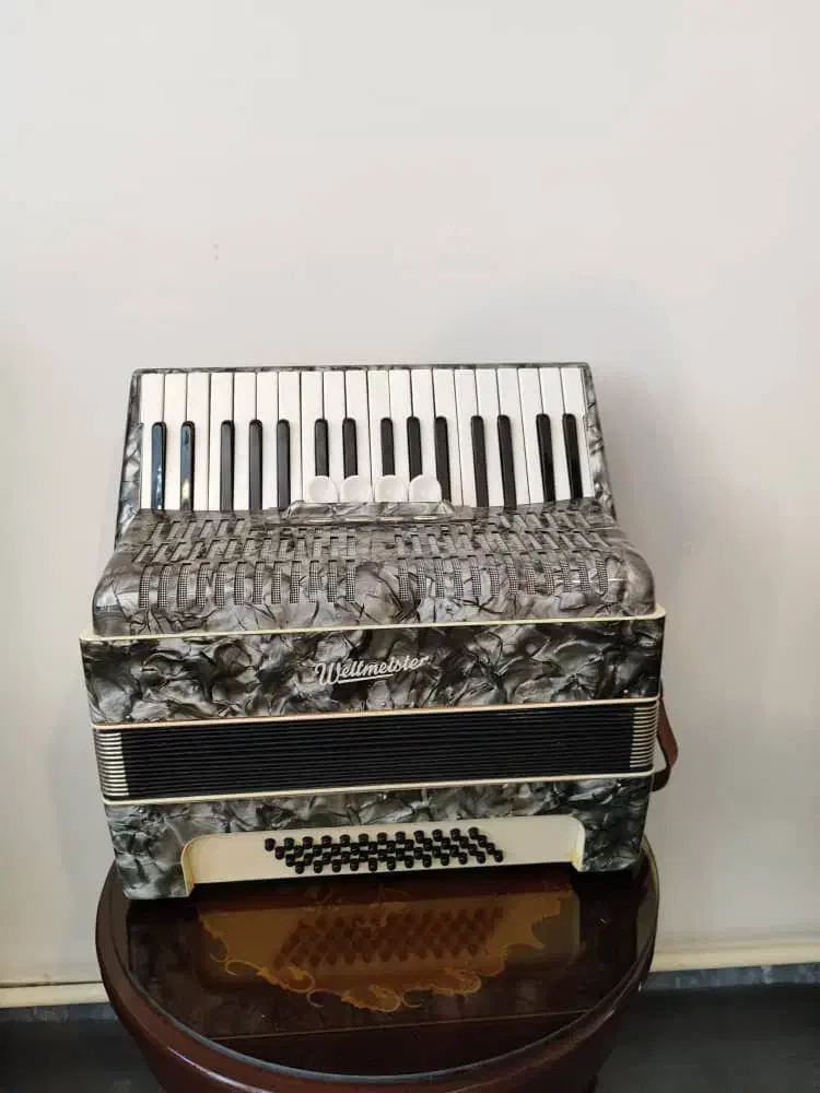 آکاردیون ولتمستر|پیانو، کیبورد، آکاردئون|تبریز, |دیوار