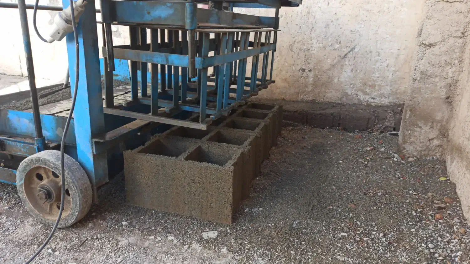 بلوک زن استاندارد سالم|ماشینآلات صنعتی|محمدشهر, همایون ویلا|دیوار