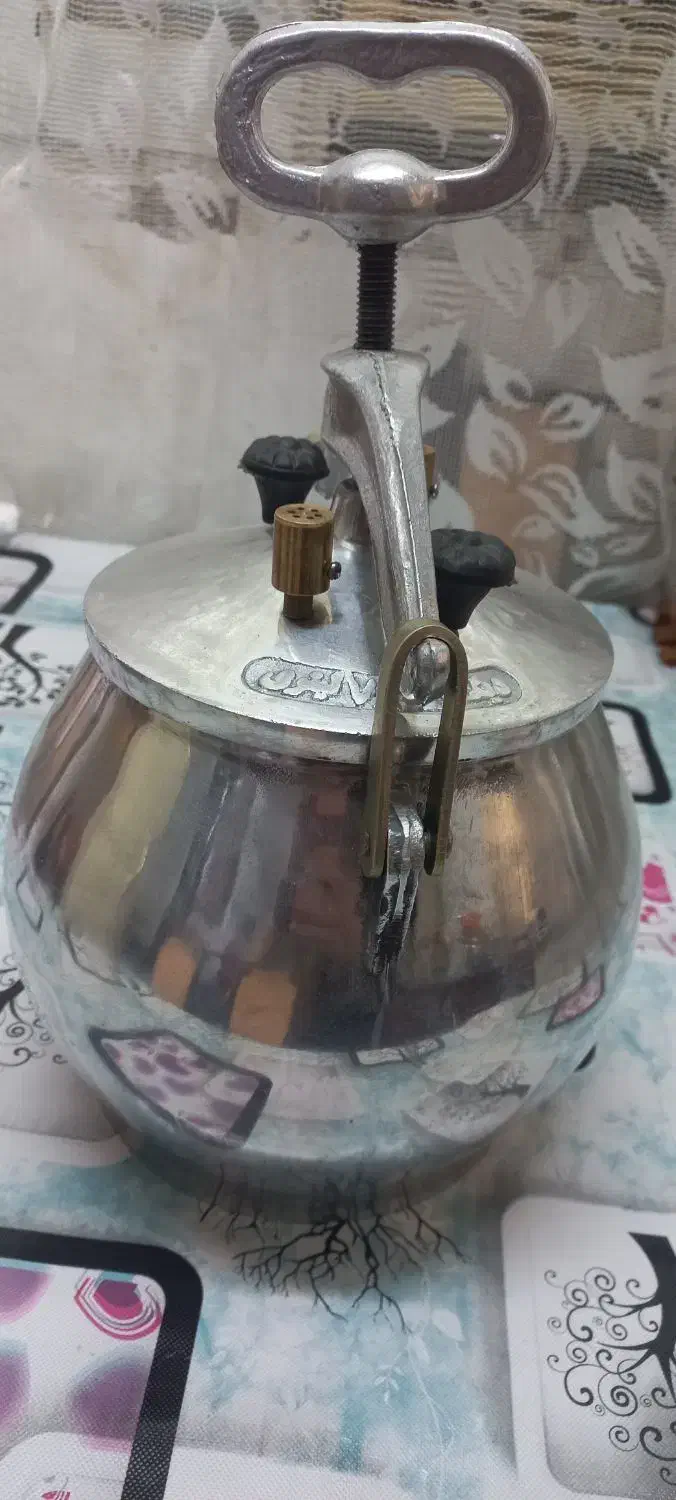 زود پز ۸ لیتری یک ودویست|ظروف پخت‌وپز|رشت, باهنر|دیوار