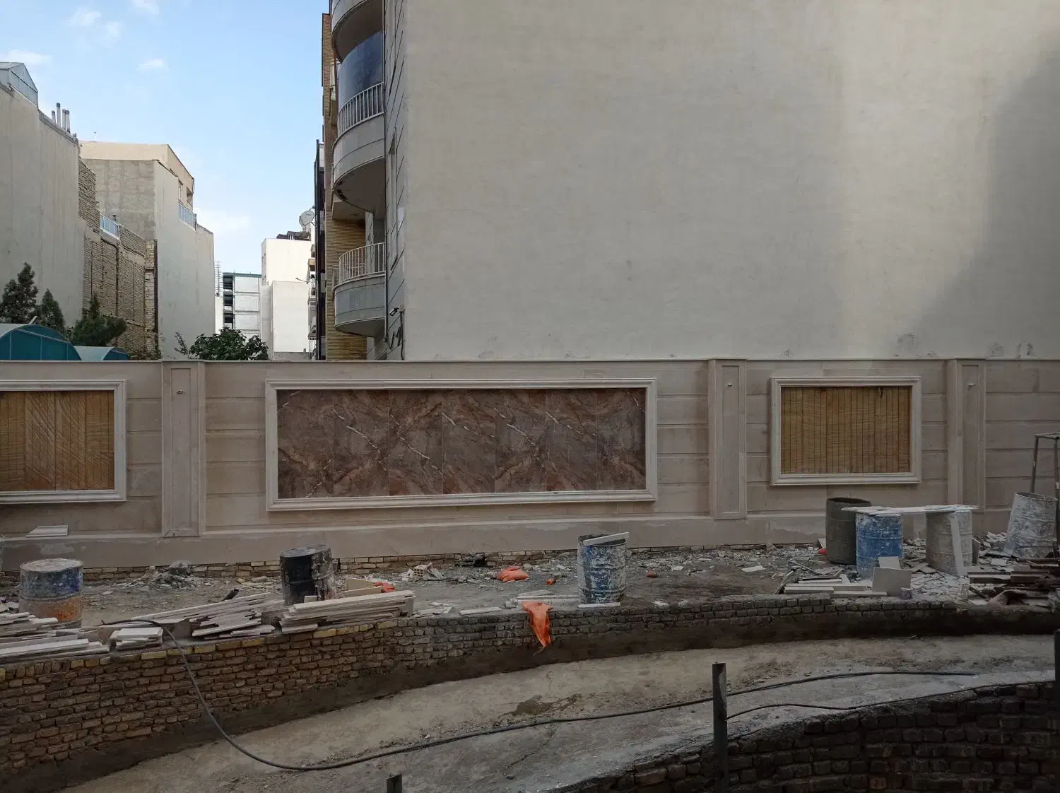 انواع سنگ کاری و آجر. و خورده کاری انجام میشود|خدمات پیشه و مهارت|اراک, |دیوار