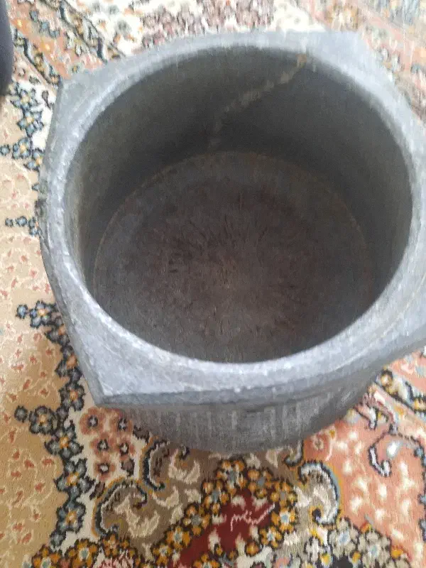 دیگ سنگی|ظروف پخت‌وپز|مسجد سلیمان, |دیوار