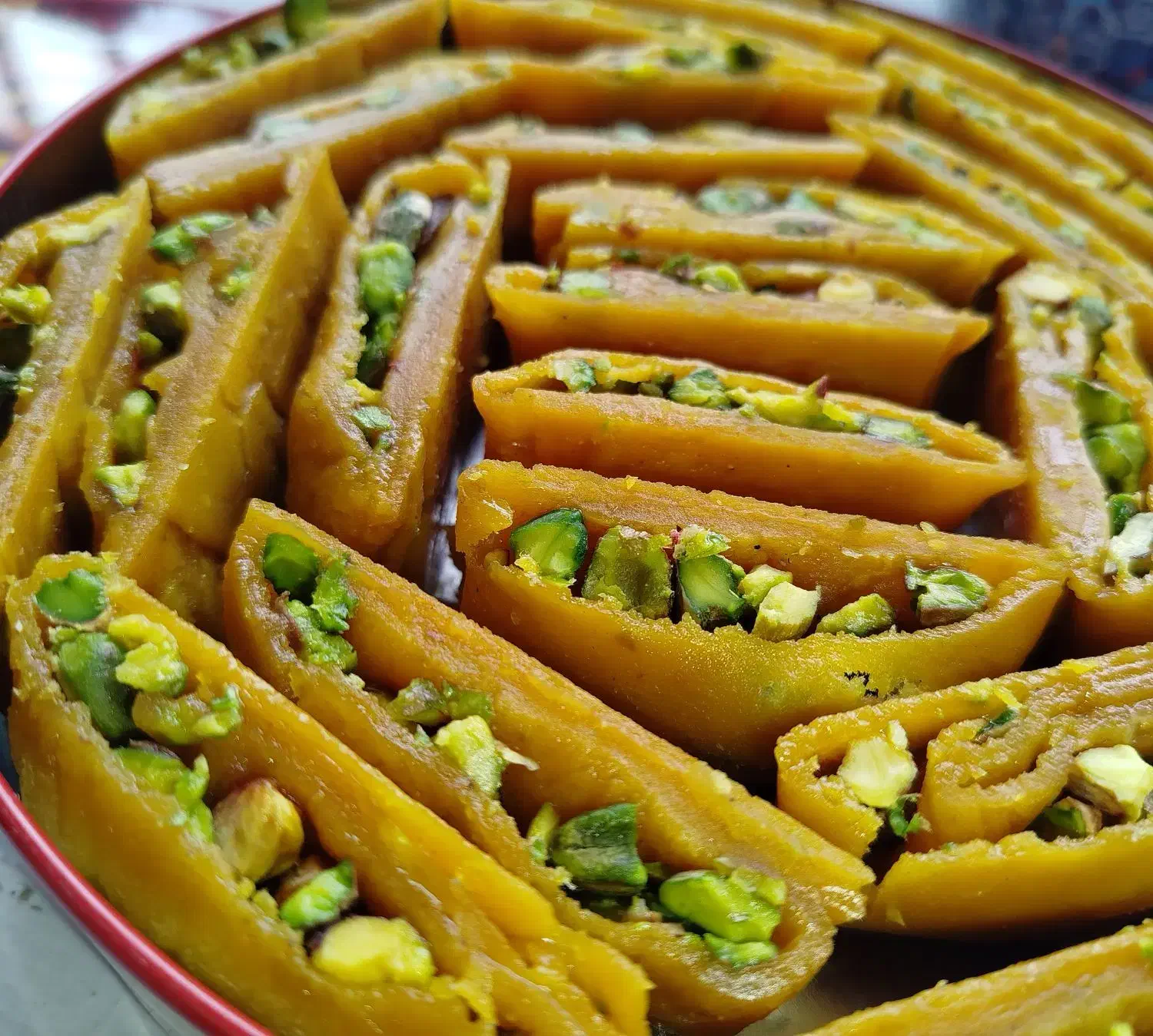 گل کن و گلچین سوهان پزی|استخدام خدمات فروشگاه و رستوران|قم, هفت تیر|دیوار