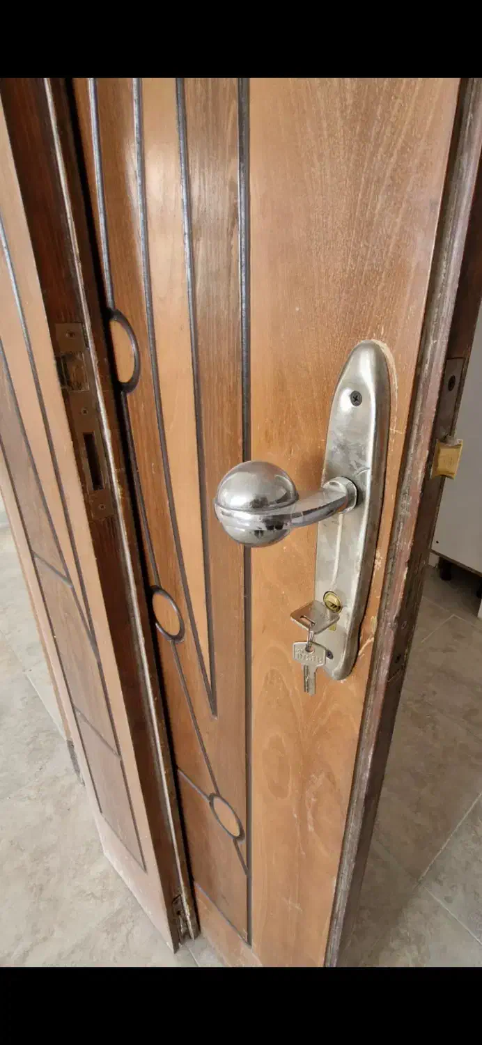 درب دو لنگه چوبی آپارتمان|مصالح و تجهیزات ساختمان|اصفهان, دستگرده|دیوار